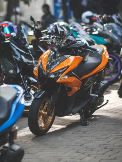 Motorcycles & Motor Scooters-Dealers